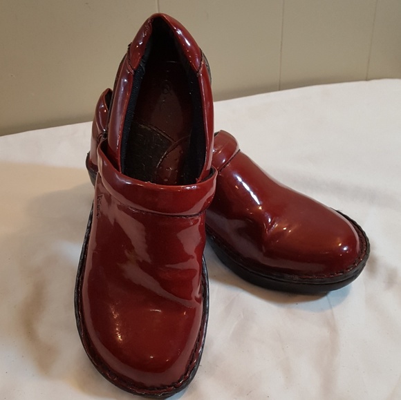 boc clogs red
